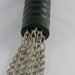 Kettenpeitsche mit schwarz eloxiertem Griff